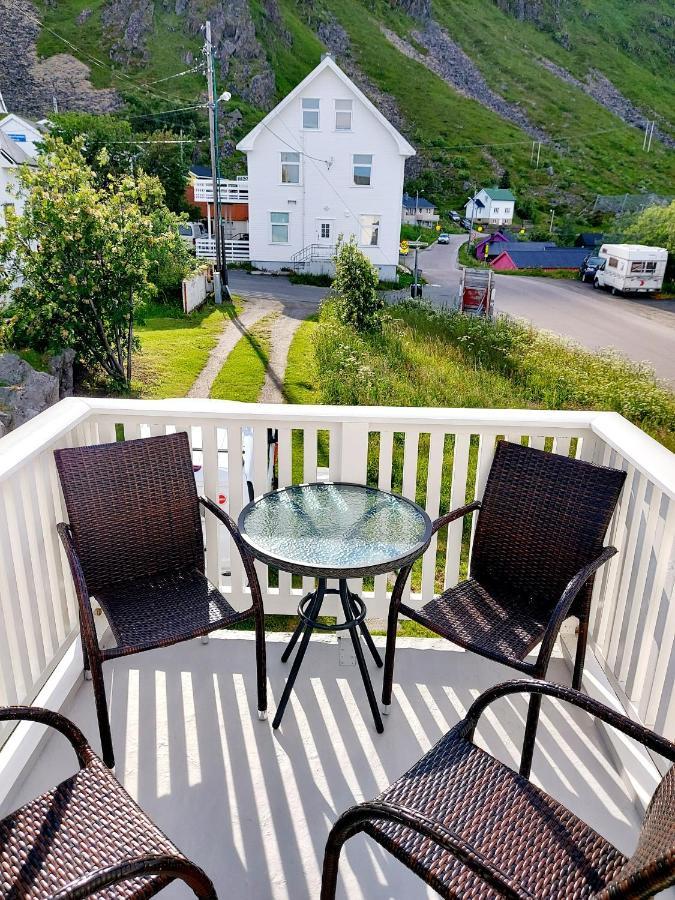 Solrik Beliggenhet I Lofotens Storste Fiskevaer Villa Ballstad Bagian luar foto