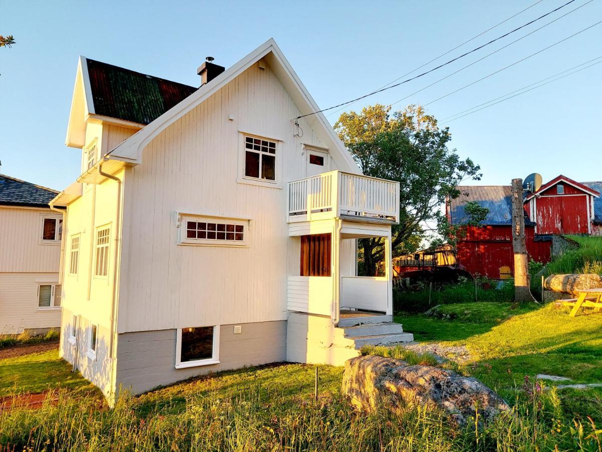 Solrik Beliggenhet I Lofotens Storste Fiskevaer Villa Ballstad Bagian luar foto
