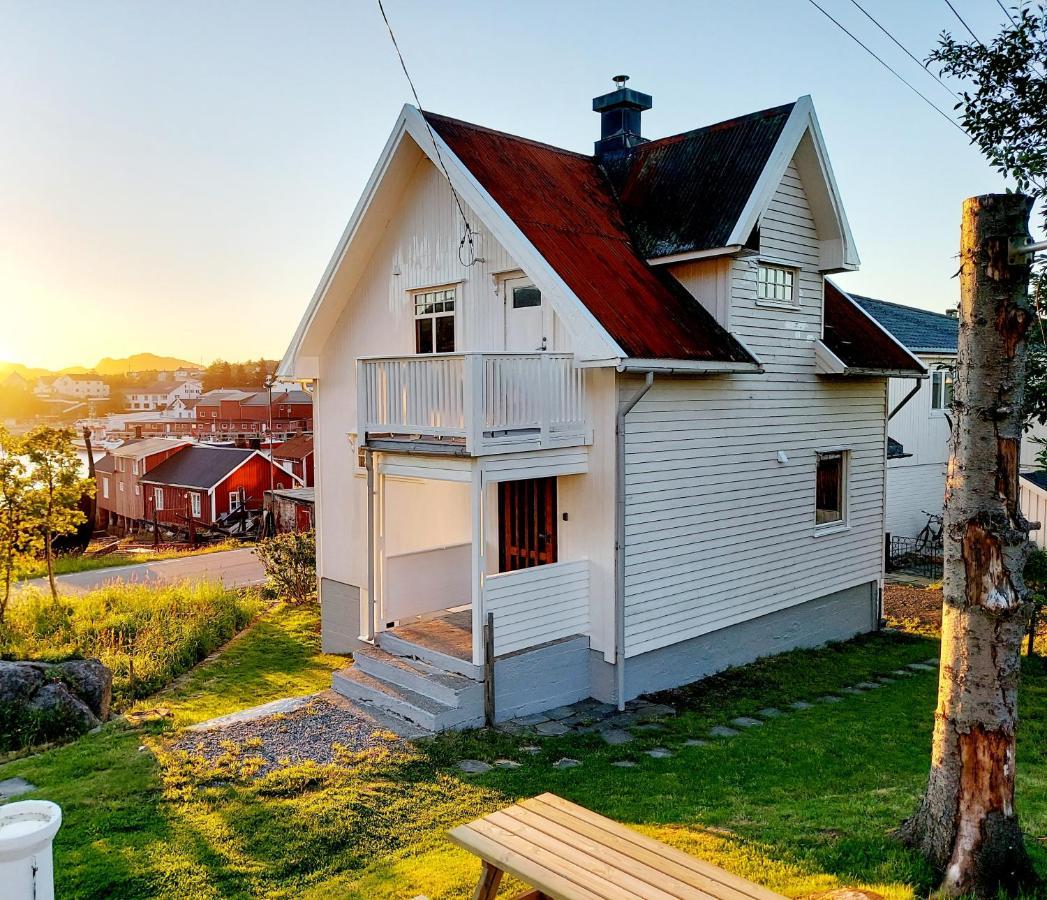 Solrik Beliggenhet I Lofotens Storste Fiskevaer Villa Ballstad Bagian luar foto