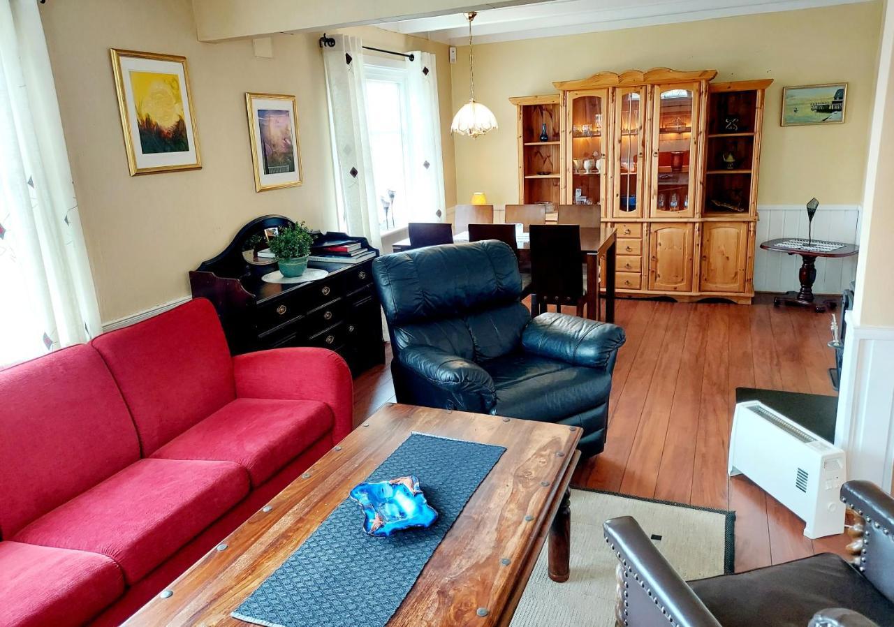 Solrik Beliggenhet I Lofotens Storste Fiskevaer Villa Ballstad Bagian luar foto